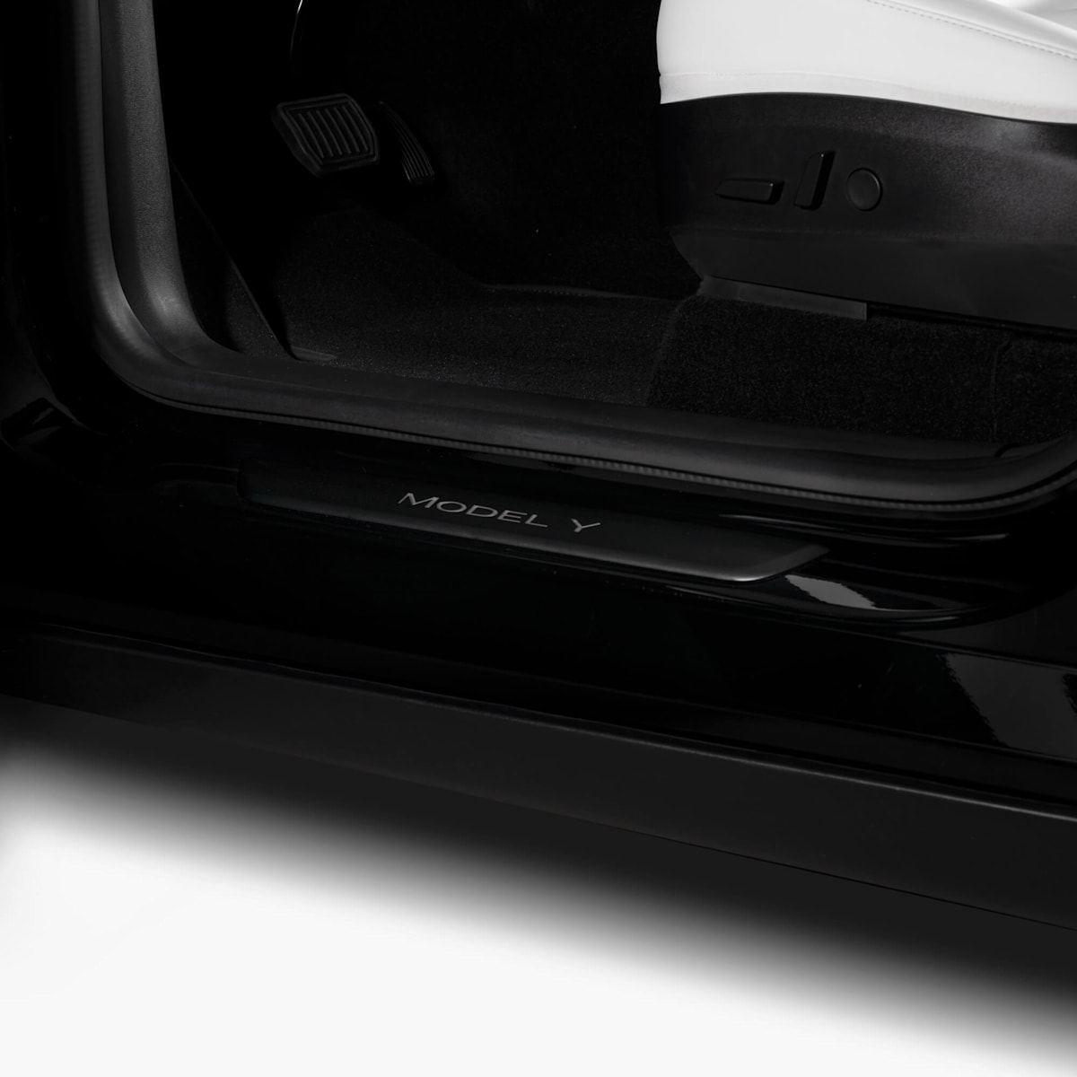Model Y Illuminated Door Sills