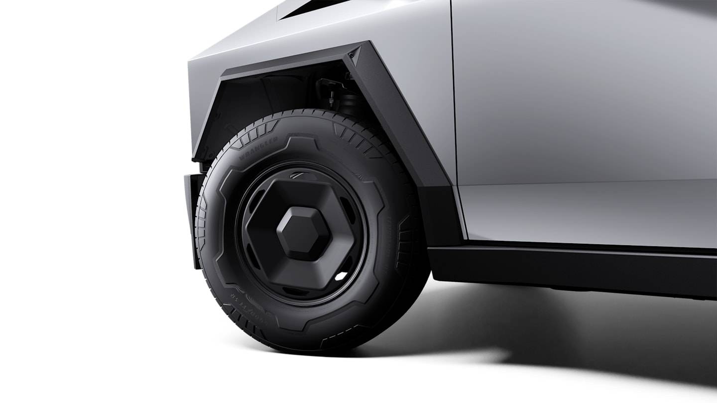 2025 Cybertruck Long Range STAINLESS — rimcloseup