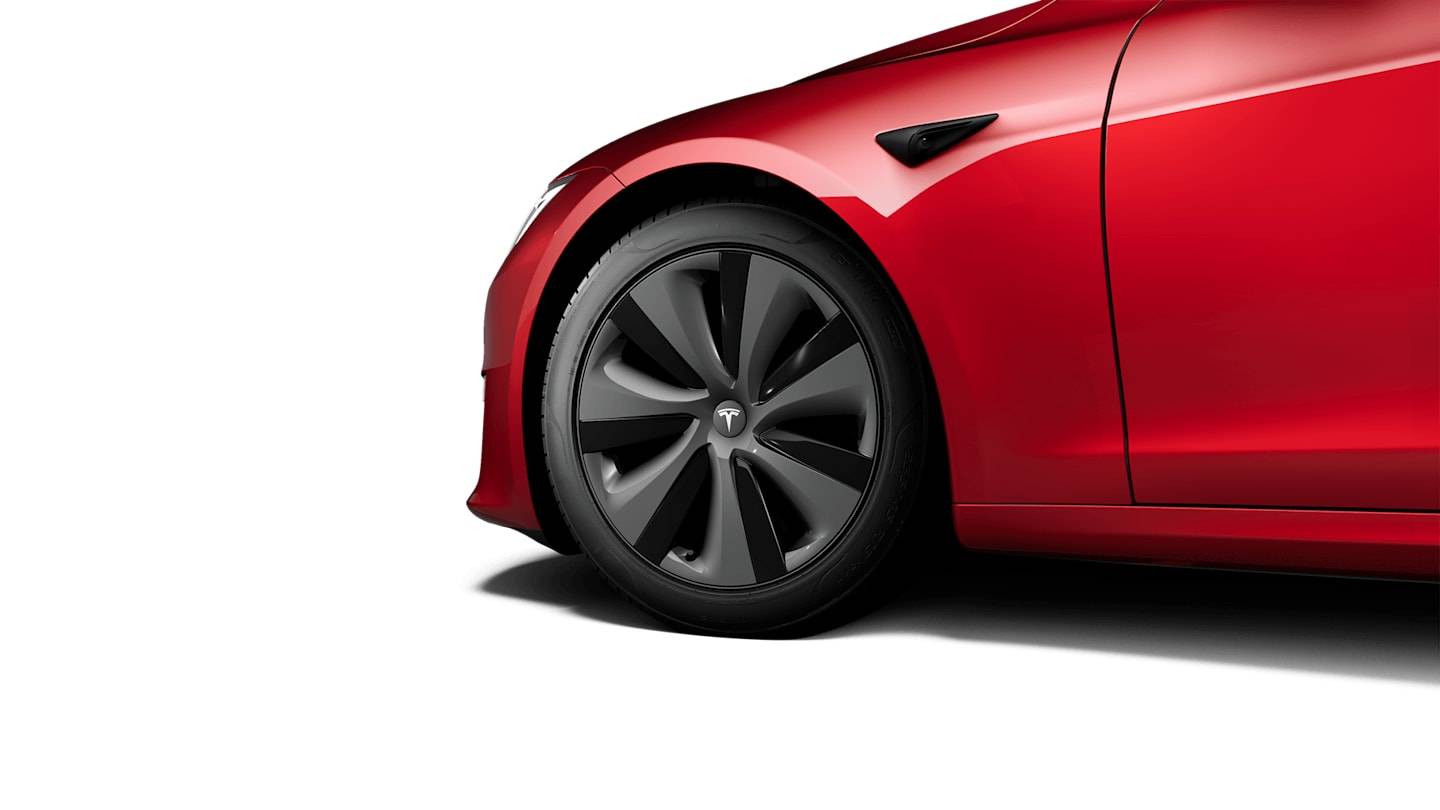 2021 Model S Long Range RED — rimcloseup