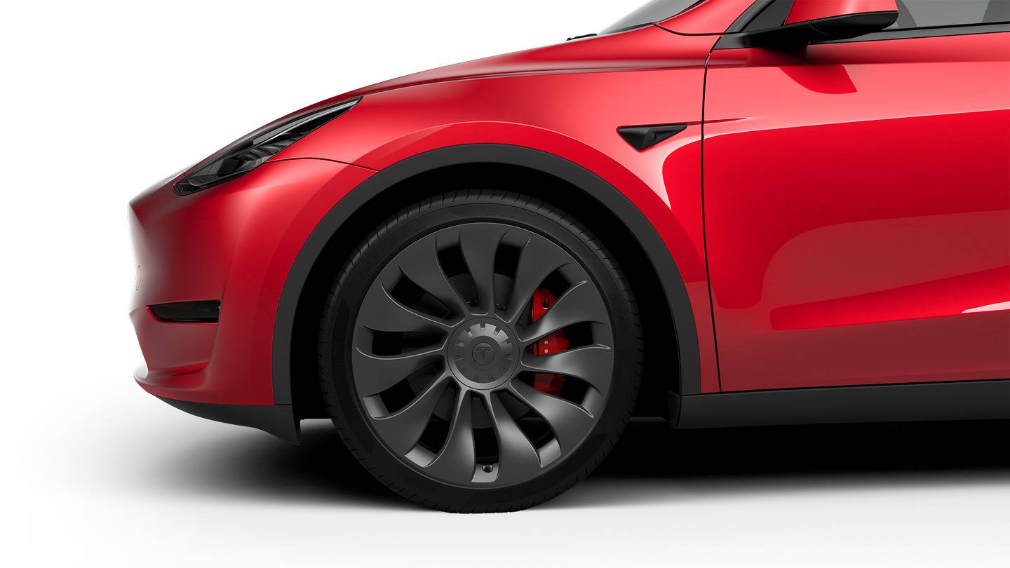 2022 Performance All-Wheel Drive RED — stud wheel