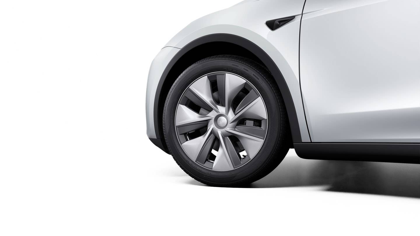 2024 Model Y Rear-Wheel Drive WHITE — rimcloseup