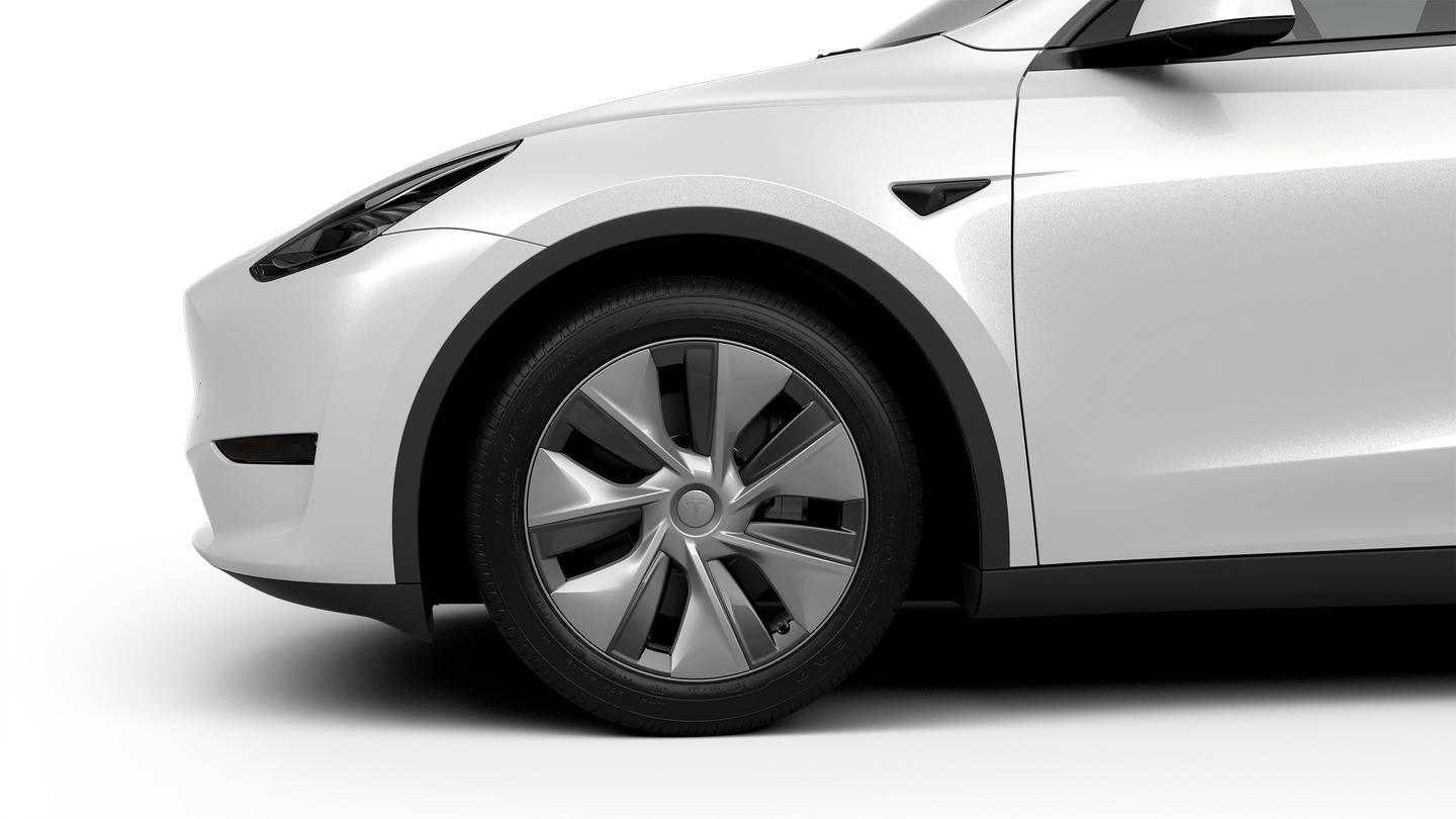 2024 Model Y Rear-Wheel Drive WHITE — stud wheel