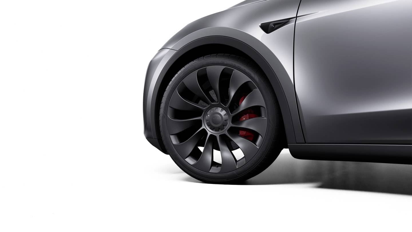 2025 Performance All-Wheel Drive SILVER — rimcloseup